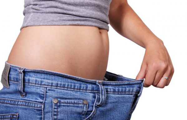 מתיחת בטן לעומת שאיבת שומן: איזו אפשרות עדיפה?